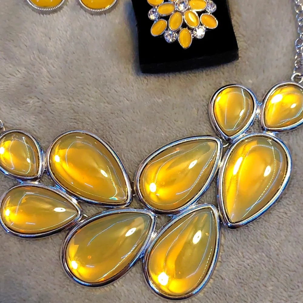 Yellow Spring Moonstone Set - Picture 6 of 8